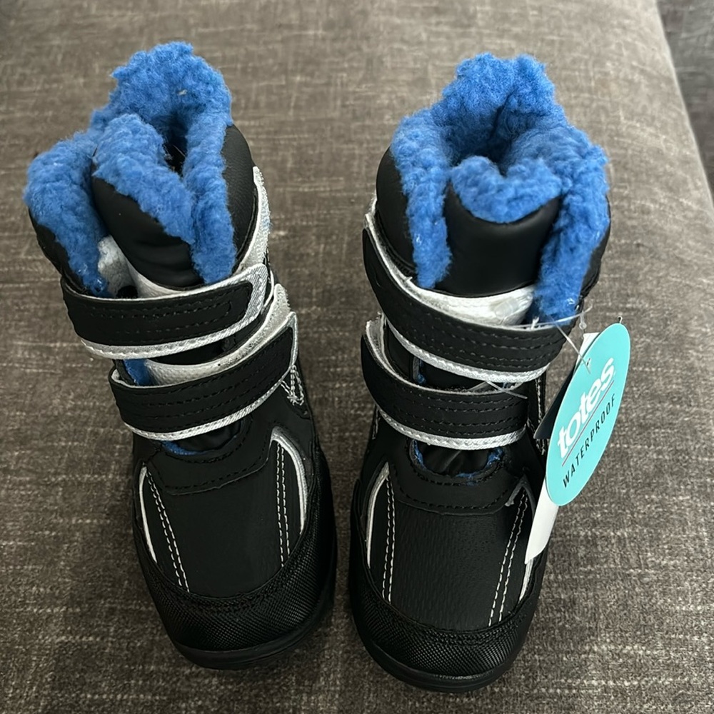 Brand New w/ tags Totes winter boots